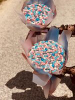 ⁦باقة الكاندي باللون الأزرق والزهري⁩ - الصورة ⁦2⁩